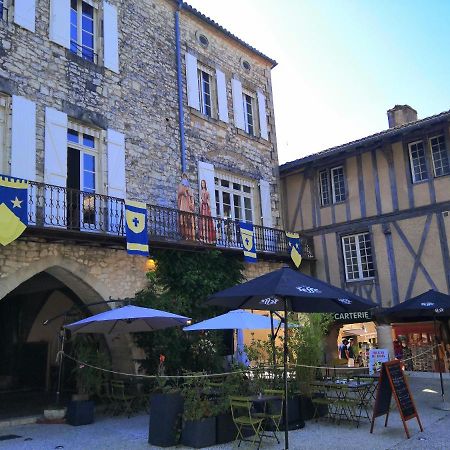 Maison De Charme Spacieuse, Terrasse Et Vue Sur La Place Monflanquin Exterior foto