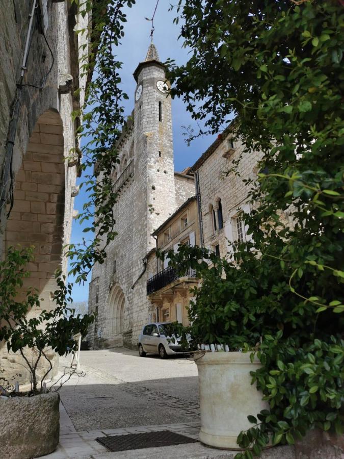 Maison De Charme Spacieuse, Terrasse Et Vue Sur La Place Monflanquin Exterior foto