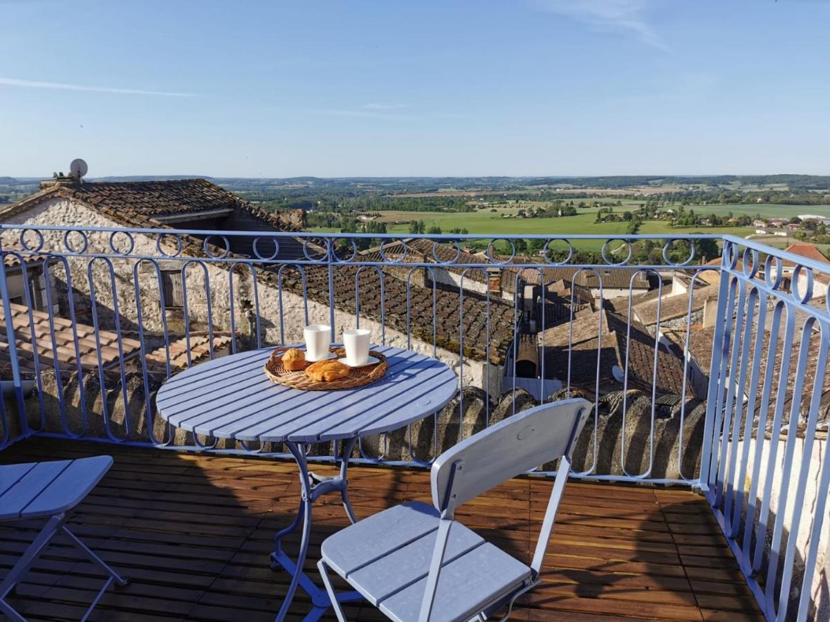 Maison De Charme Spacieuse, Terrasse Et Vue Sur La Place Monflanquin Exterior foto