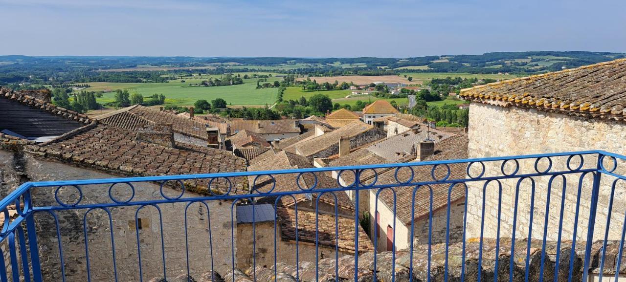 Maison De Charme Spacieuse, Terrasse Et Vue Sur La Place Monflanquin Exterior foto